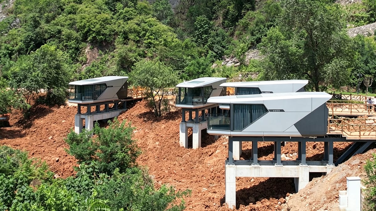 Space Capsule Houses Construction and Installation